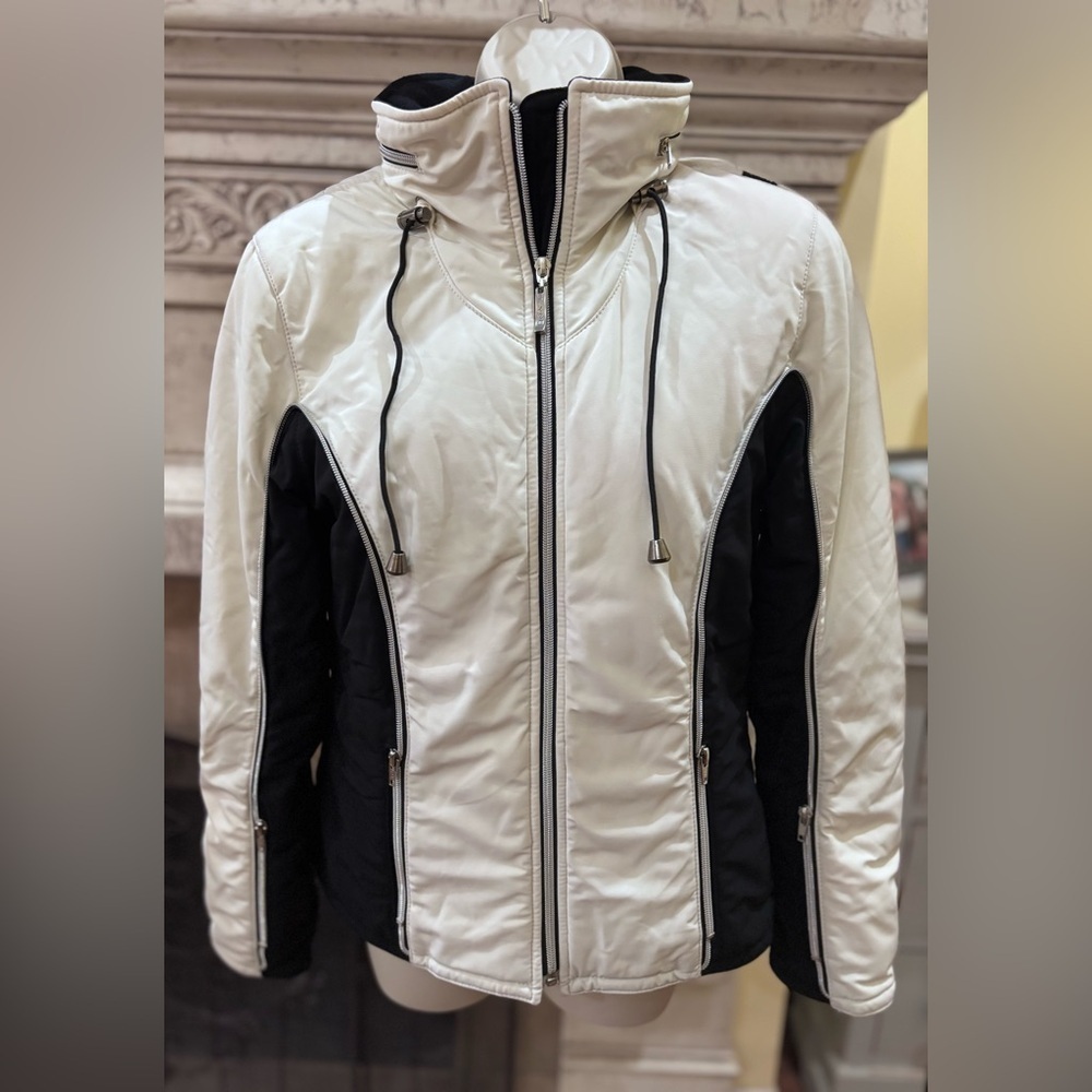 Ski Winter Jacket Size 6 Women’s Skea Black and White